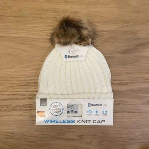NWT iLive Wireless Knit Hat with Pom